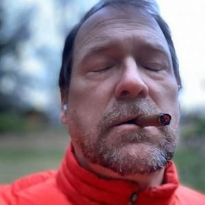 Meet your Posher, Chris